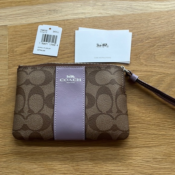 Coach Handbags - NWT coach wristlet